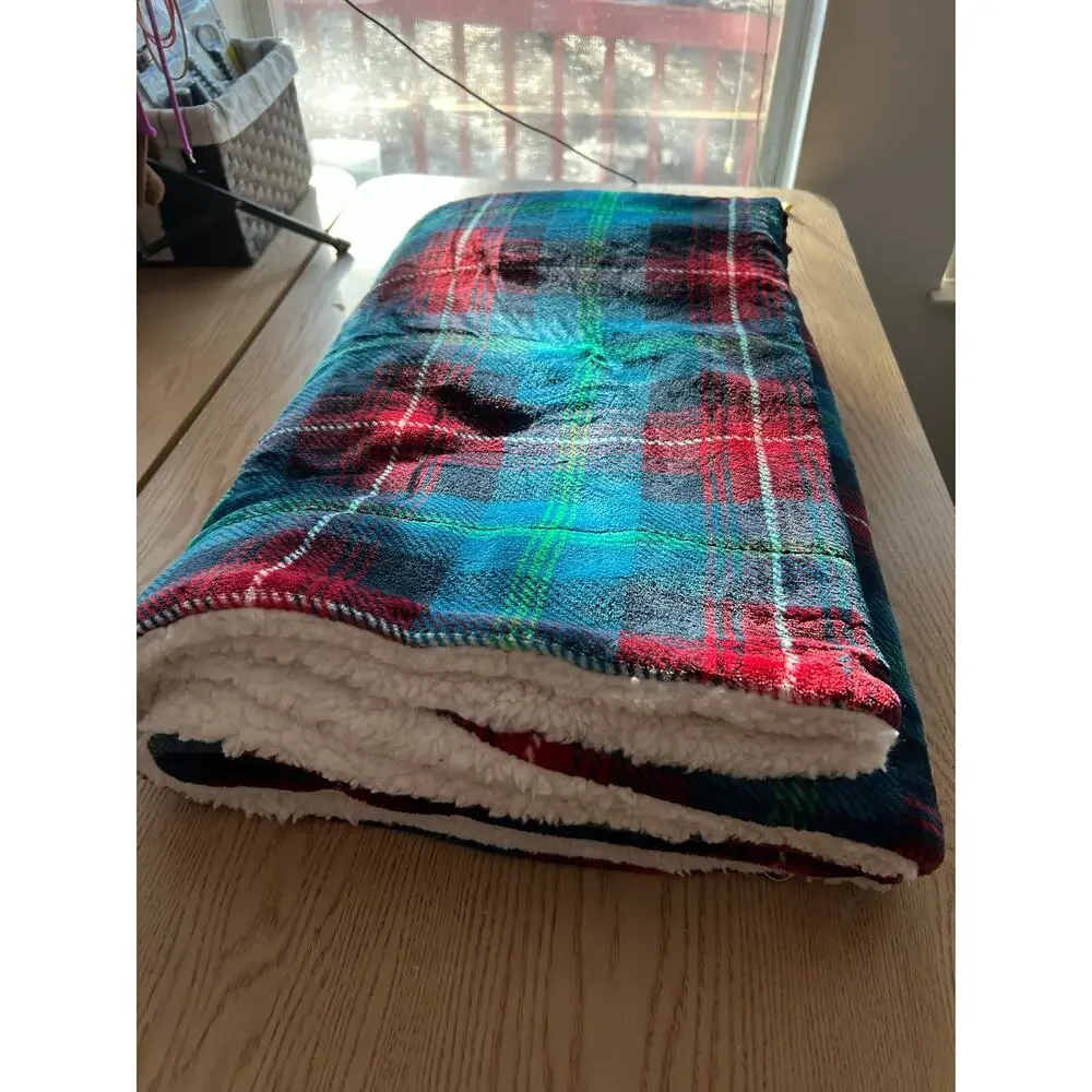 New Threshold Plaid Plush Fleece Throw Blanket Red Green White size 50”x60”